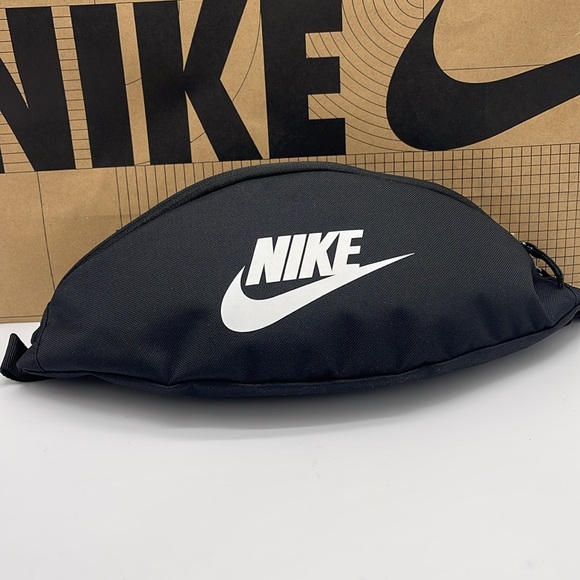 Nike Black White Belt Bag Nike Heritage Waistpack (3L) & Fanny Pack
Black
NWT - Picture 11 of 16